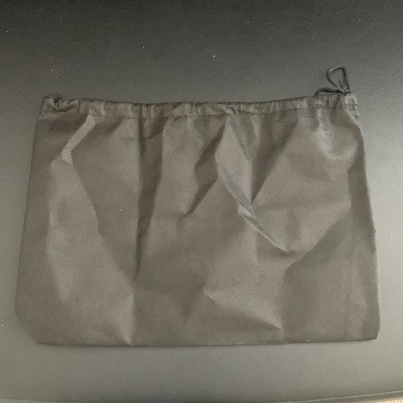 Gadea shoe bag new never used. No tags fits a pair of shoes.  A great gym bag - Picture 2 of 3